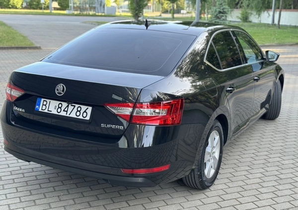 Skoda Superb cena 69900 przebieg: 168900, rok produkcji 2017 z Łomża małe 254